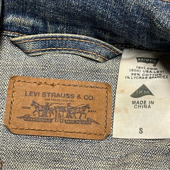Levis Womens Denim Trucker Jacket Size Small Standard Fit Retro Y2K - Picture 7 of 10
